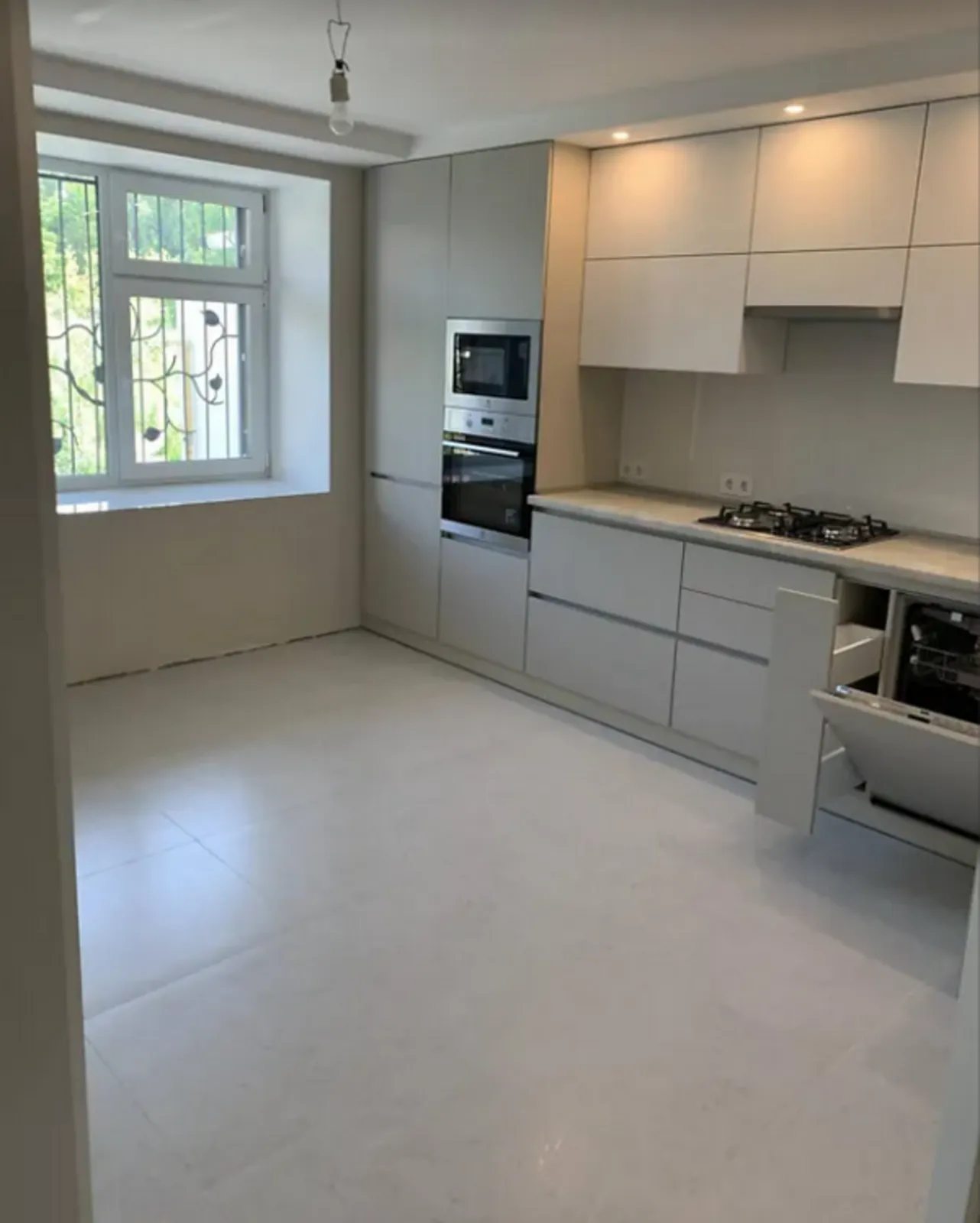 Продаж квартири 3 кімнати, 83 m², 1 пов./10 поверхів. Бам, Тернопіль. 