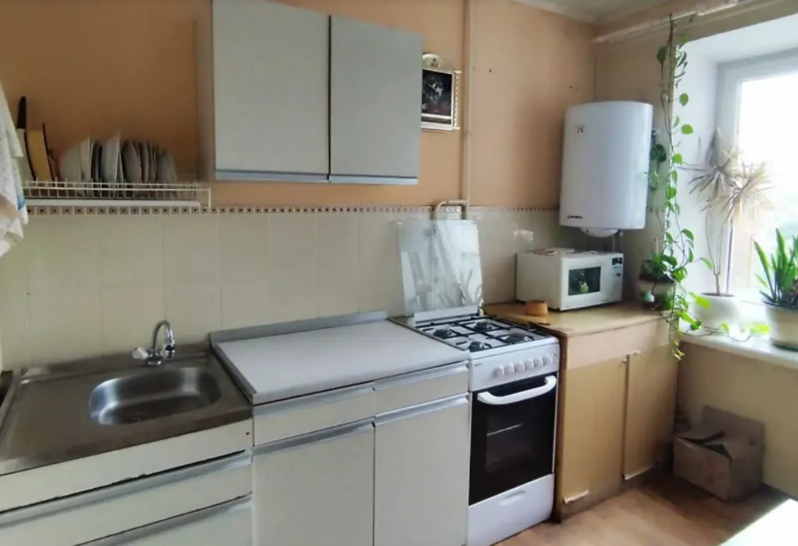 Apartments for sale 1 room, 38 m², 4th fl./5 floors. Восточный, Ternopil. 