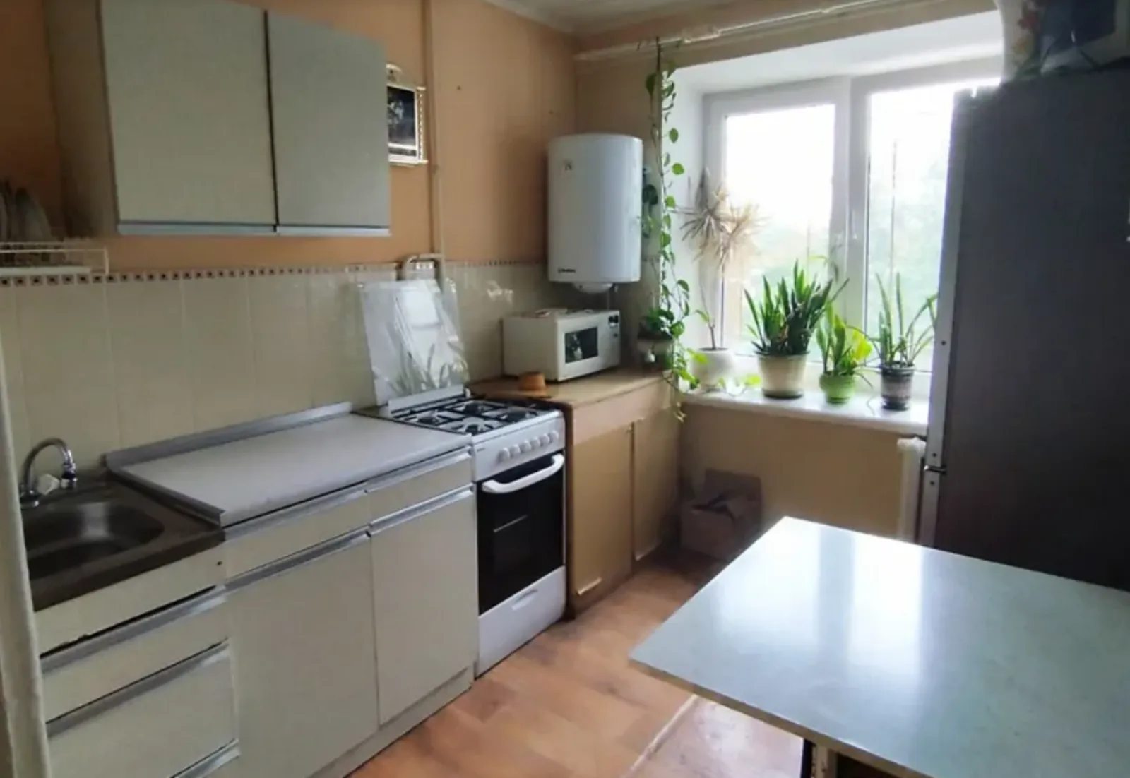 Apartments for sale 1 room, 38 m², 4th fl./5 floors. Восточный, Ternopil. 