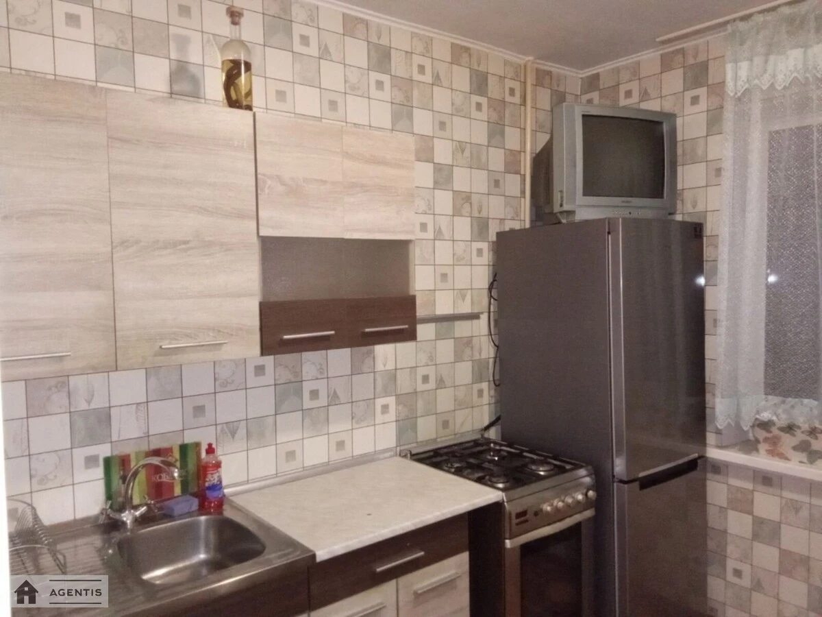 Apartment for rent 2 rooms, 51 m², 4th fl./9 floors. Podilskyy rayon, Kyiv. 