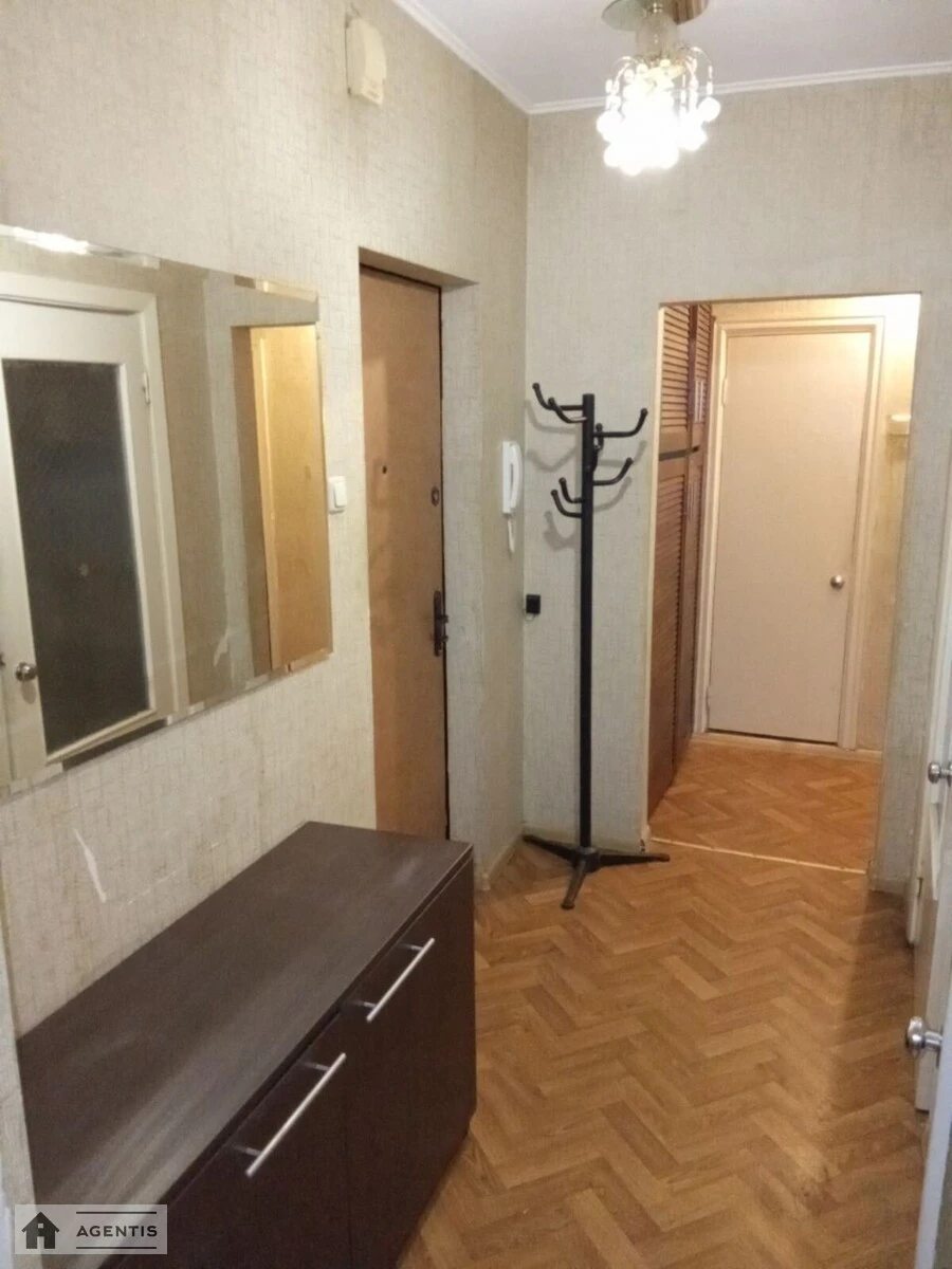 Apartment for rent 2 rooms, 51 m², 4th fl./9 floors. Podilskyy rayon, Kyiv. 