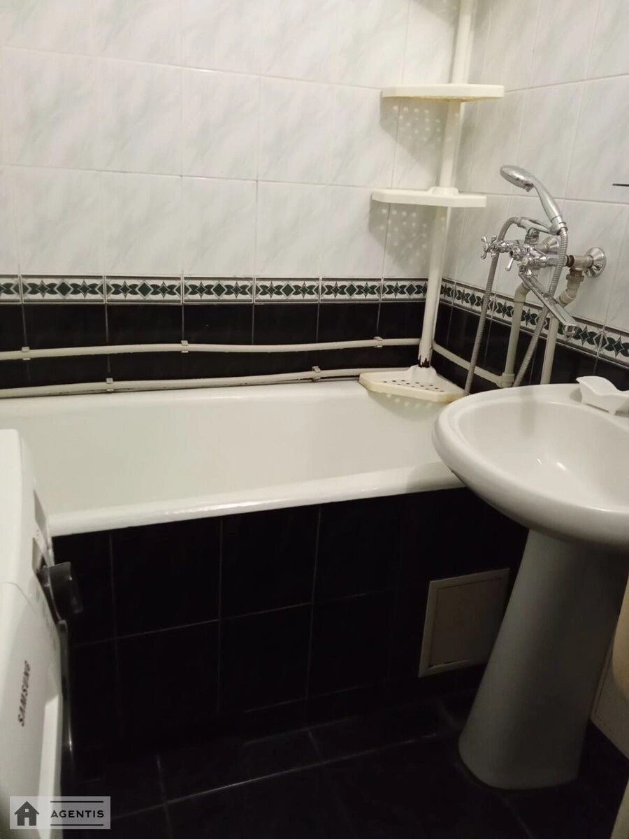 Apartment for rent 2 rooms, 51 m², 4th fl./9 floors. Podilskyy rayon, Kyiv. 