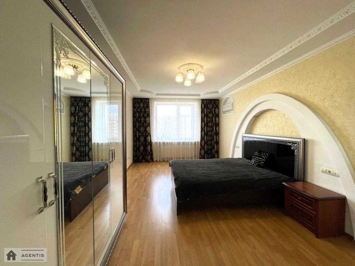 Apartment for rent 3 rooms, 120 m², 13th fl./16 floors. 5, Mykoly Holeho vul. Lebedyeva-Kumacha, Kyiv. 