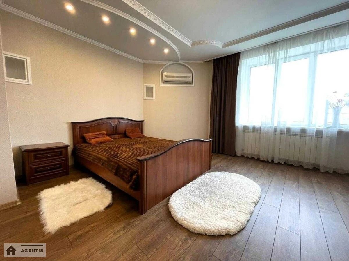 Сдам квартиру 3 комнаты, 120 m², 13 эт./16 этажей. 5, Миколи Голего вул. (Лебедєва-Кумача), Киев. 