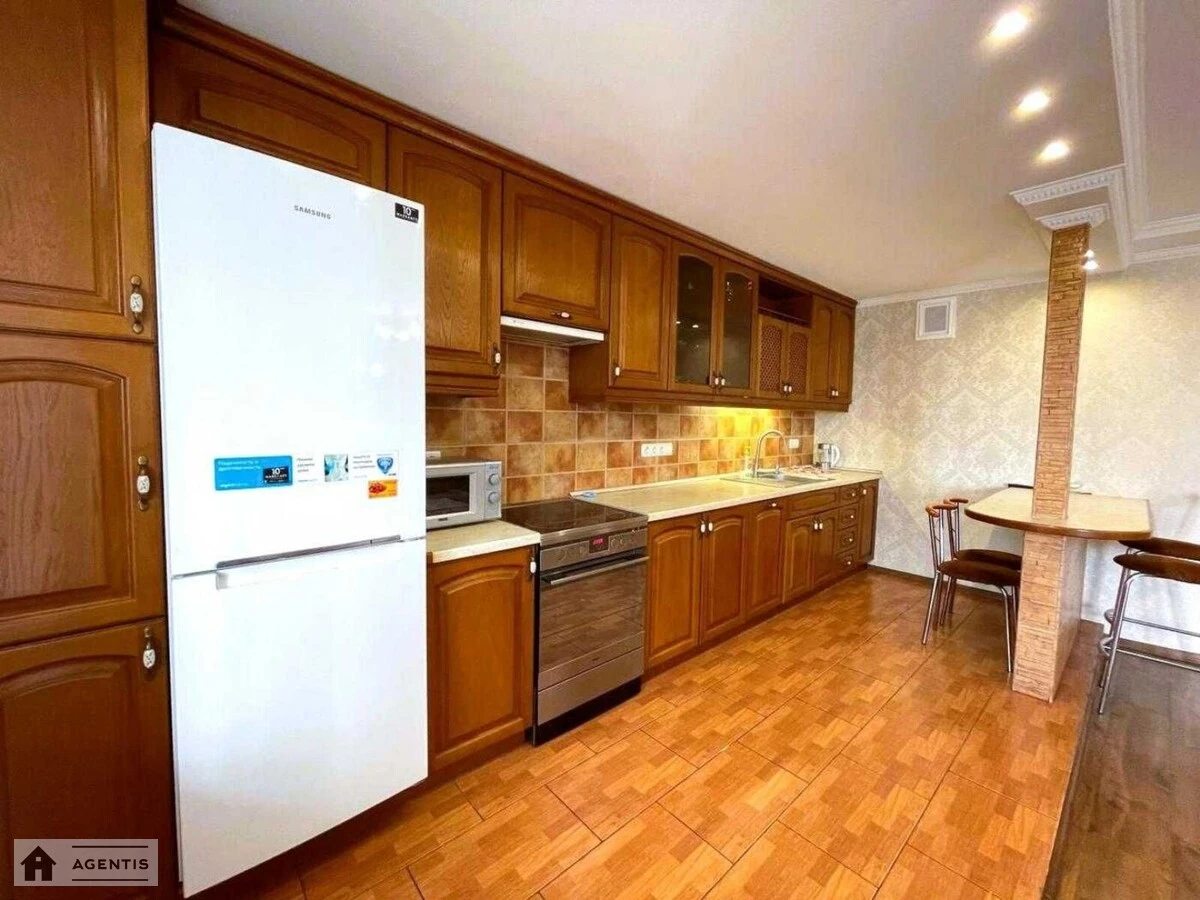 Apartment for rent 3 rooms, 120 m², 13th fl./16 floors. 5, Mykoly Holeho vul. Lebedyeva-Kumacha, Kyiv. 