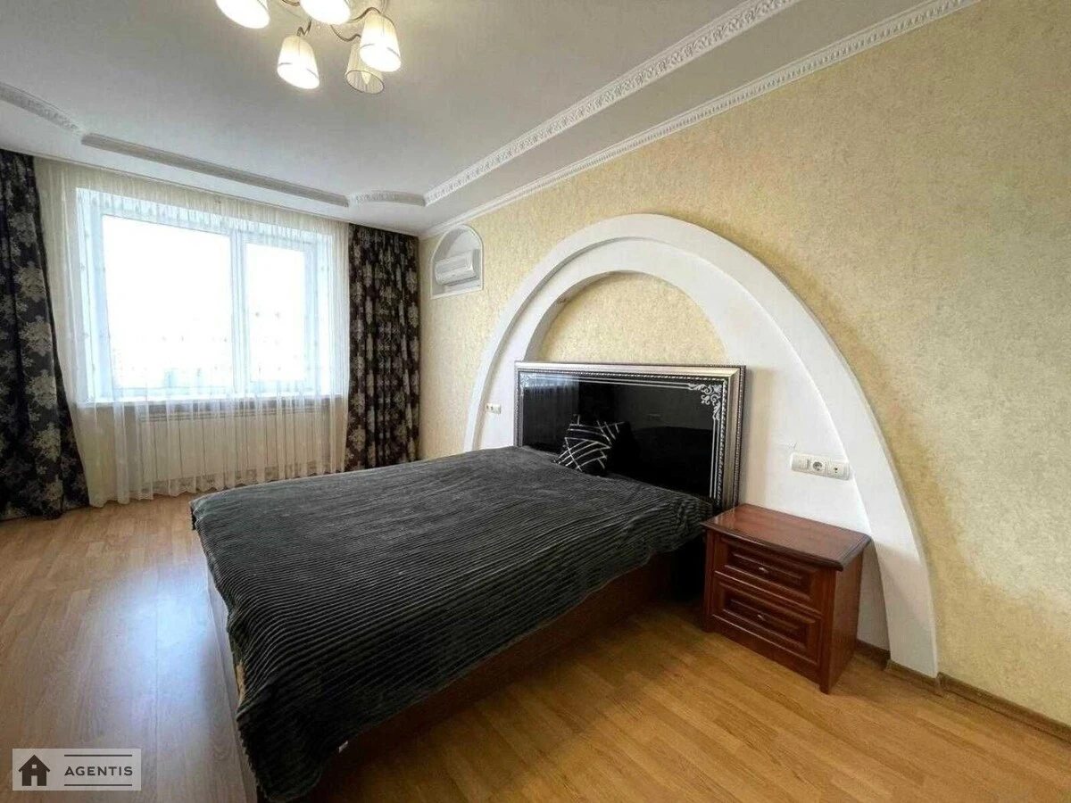 Apartment for rent 3 rooms, 120 m², 13th fl./16 floors. 5, Mykoly Holeho vul. Lebedyeva-Kumacha, Kyiv. 