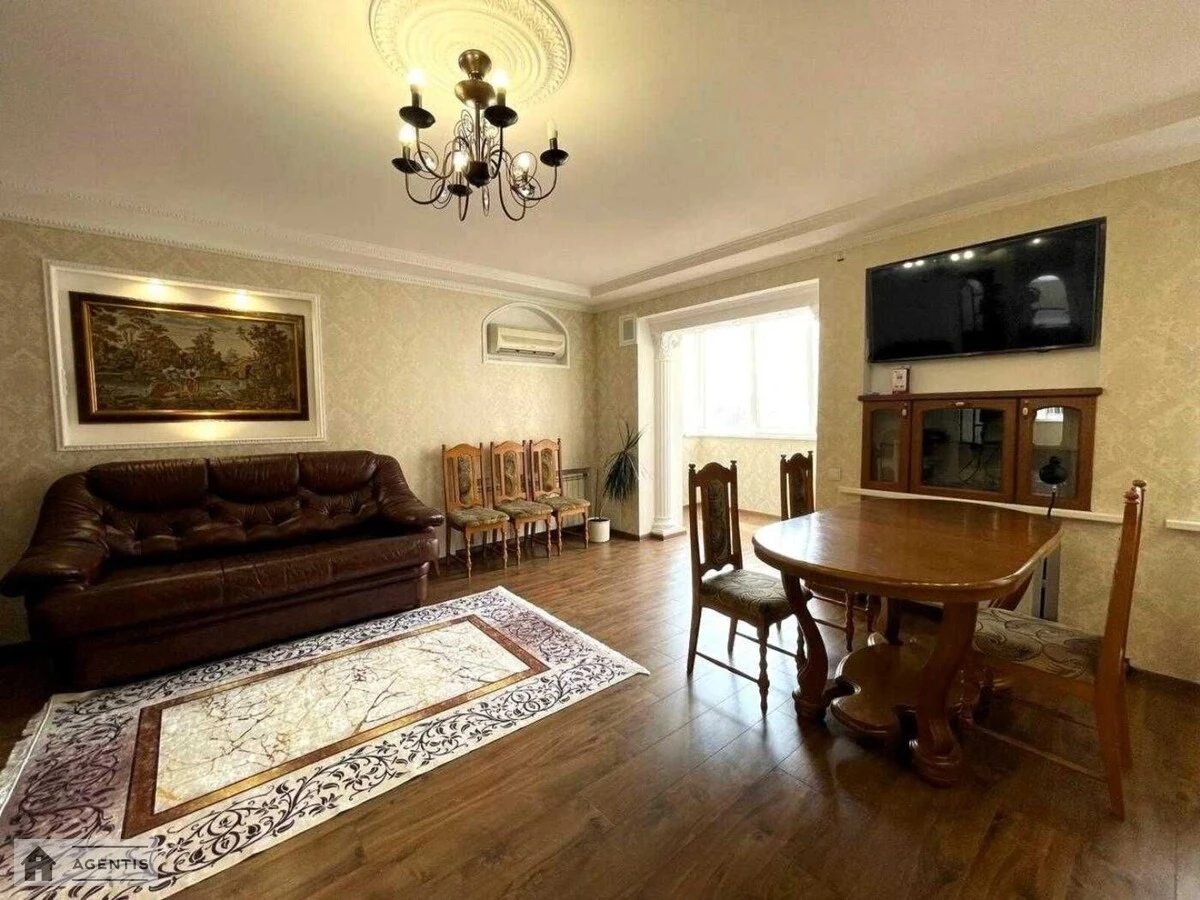 Apartment for rent 3 rooms, 120 m², 13th fl./16 floors. 5, Mykoly Holeho vul. Lebedyeva-Kumacha, Kyiv. 