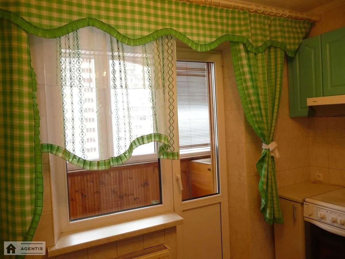 Apartment for rent 3 rooms, 78 m², 6th fl./16 floors. Vasylya Stusa vul., Kyiv. 