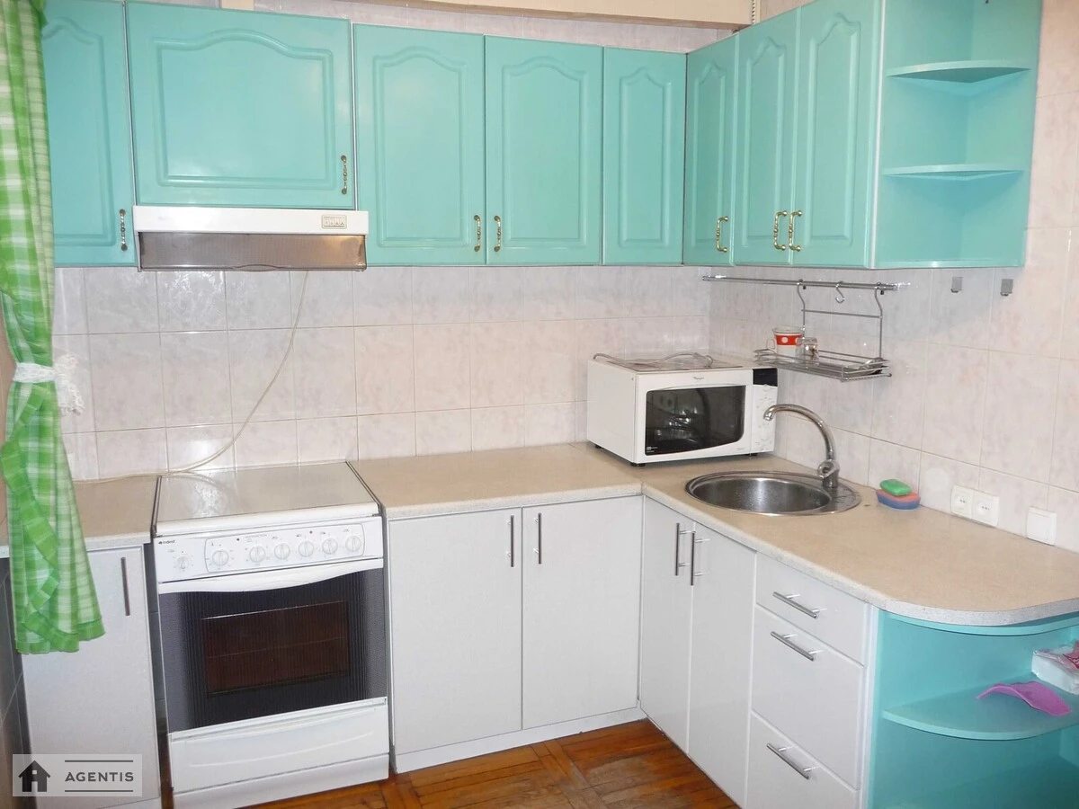 Apartment for rent 3 rooms, 78 m², 6th fl./16 floors. Vasylya Stusa vul., Kyiv. 