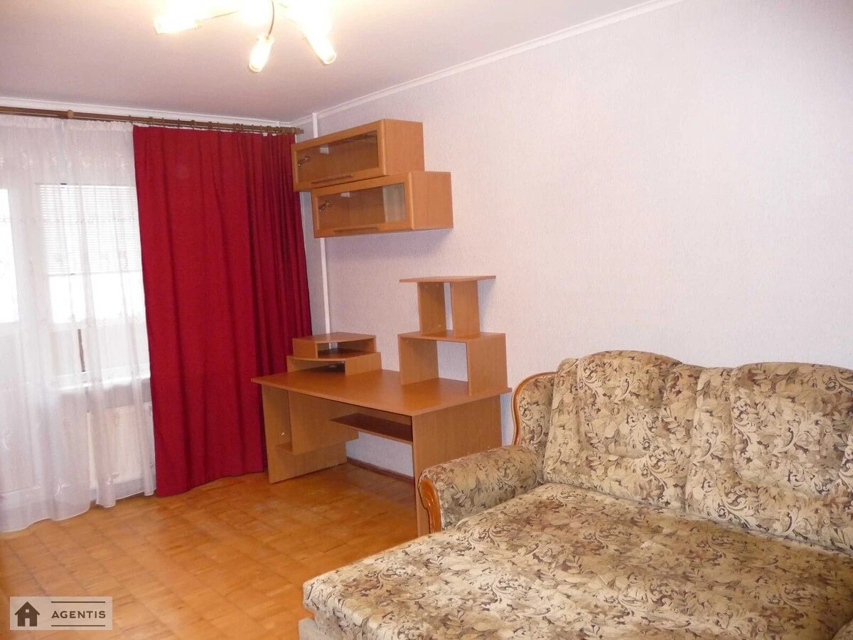 Apartment for rent 3 rooms, 78 m², 6th fl./16 floors. Vasylya Stusa vul., Kyiv. 