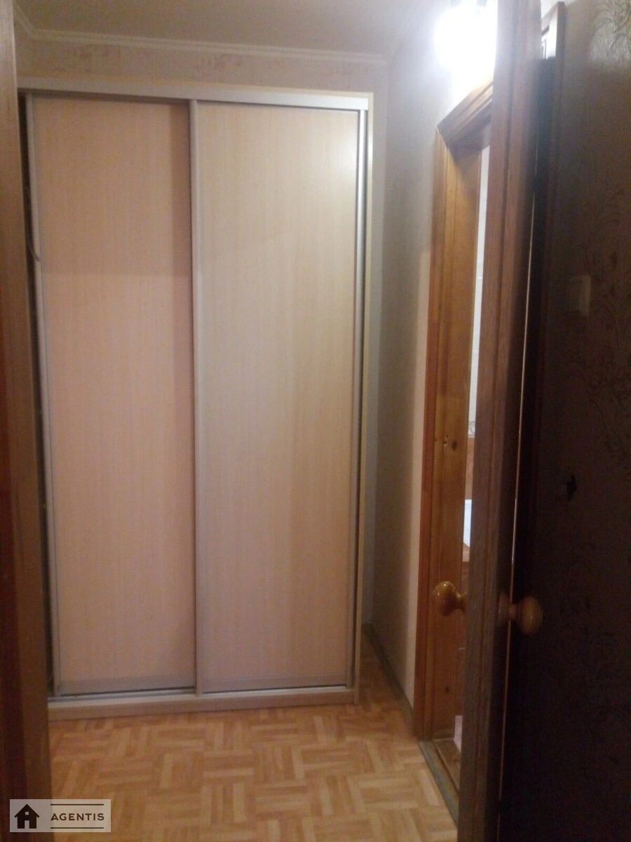 Apartment for rent 1 room, 45 m², 17th fl./18 floors. 1, Dragomanova 1, Kyiv. 