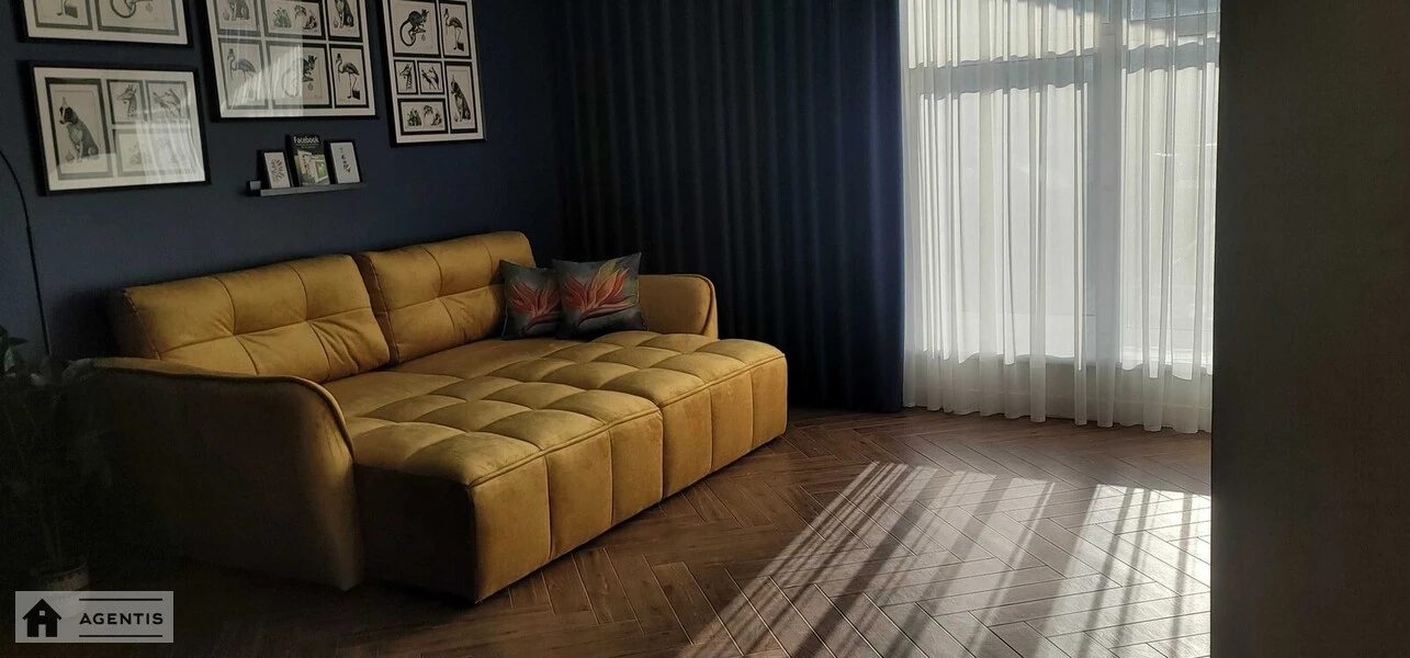 Сдам квартиру 2 комнаты, 60 m², 2 эт./16 этажей. 15, Краковская 15, Киев. 