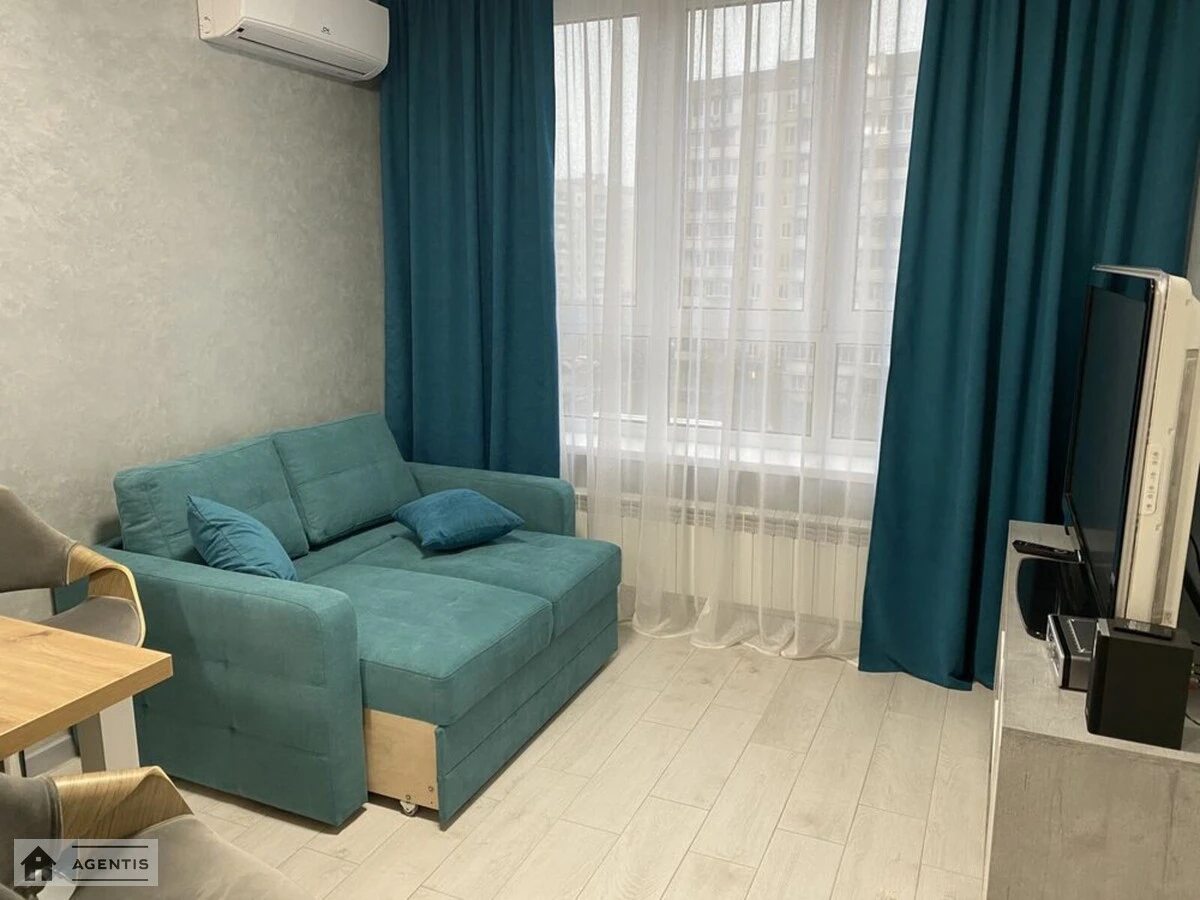 Сдам квартиру 2 комнаты, 40 m², 5 эт./24 этажа. 10, Драгоманова 10, Киев. 