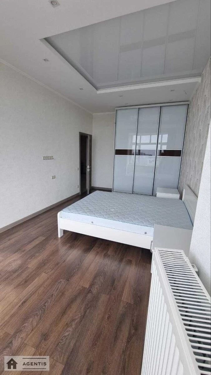 Сдам квартиру 3 комнаты, 98 m², 18 эт./23 этажа. 4, Парково-Сирецька вул. (Тимофія Шамрила), Киев. 