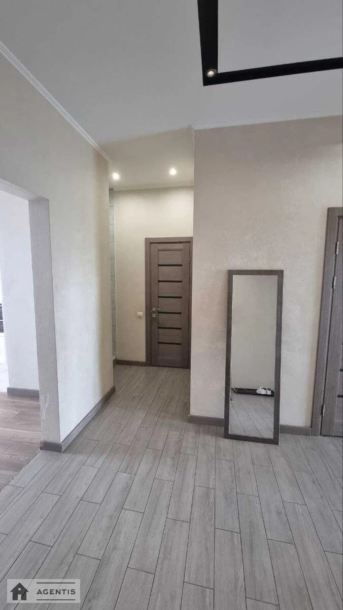 Сдам квартиру 3 комнаты, 98 m², 18 эт./23 этажа. 4, Парково-Сирецька вул. (Тимофія Шамрила), Киев. 