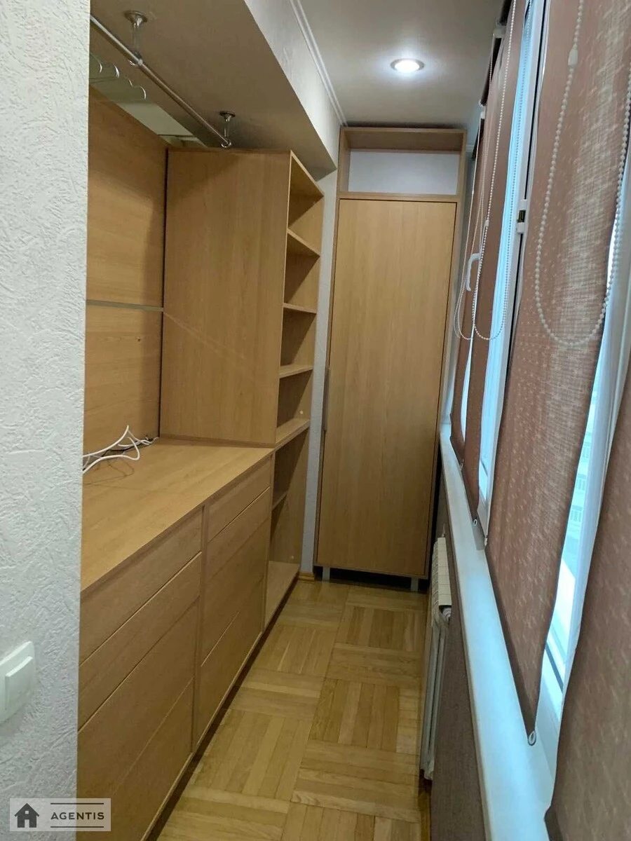 Сдам квартиру 2 комнаты, 60 m², 7 эт./8 этажей. Никольско-Ботаническая, Киев. 