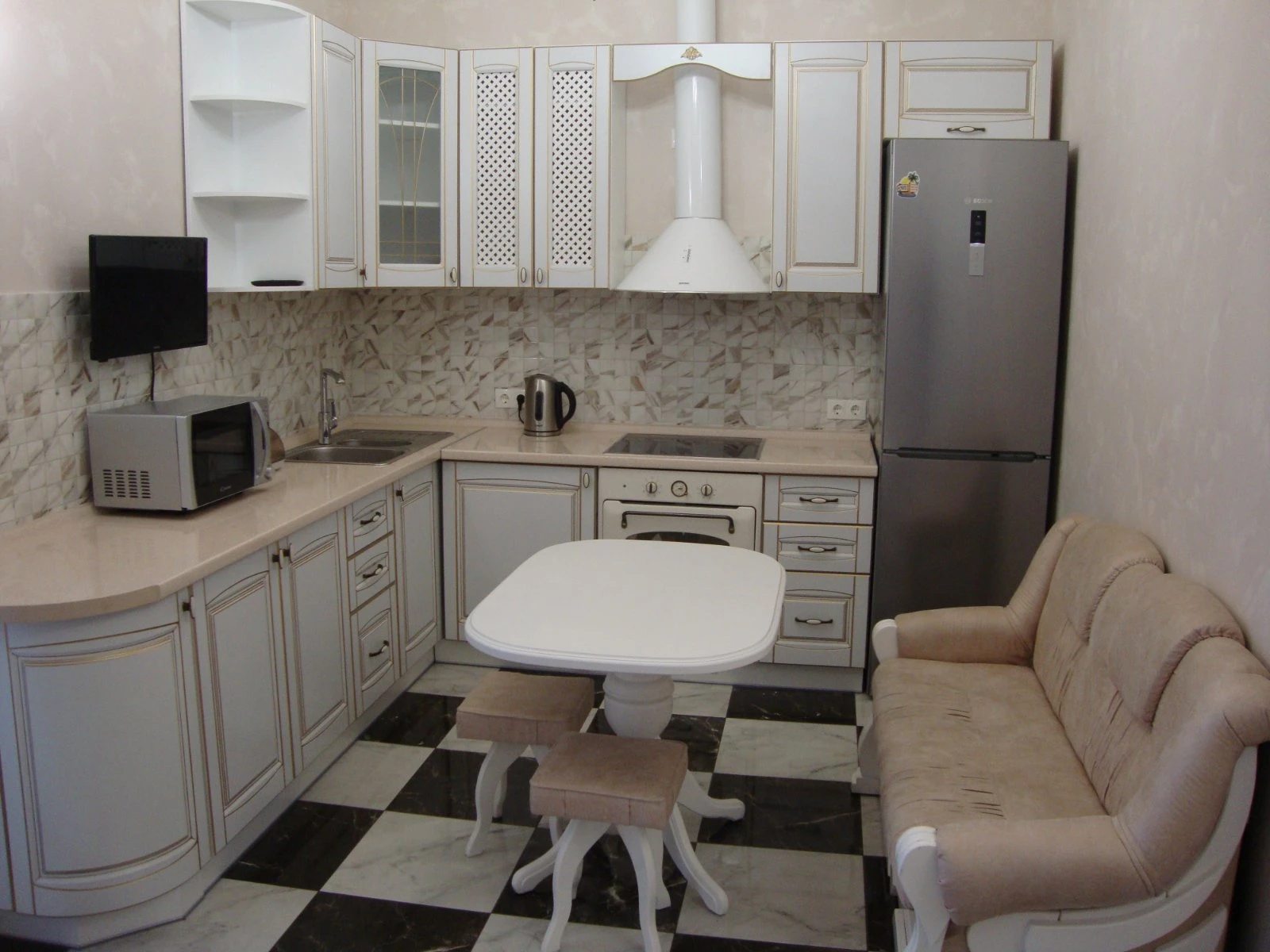 Private room for rent 2 rooms, 80 m², 16th fl.. Odesa. 