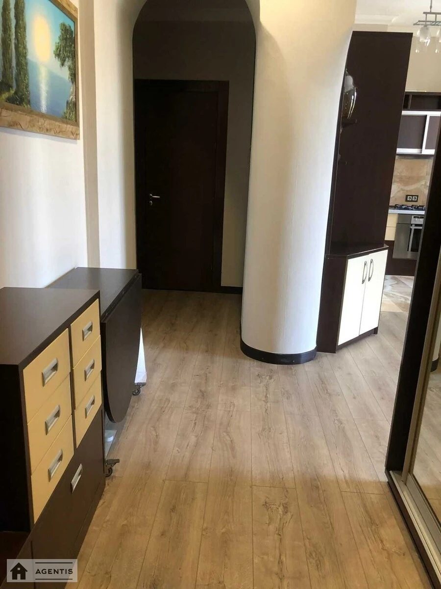 Здам квартиру 2 кімнати, 65 m², 6 пов./6 поверхів. 25, Антоновича вул. (Горького), Київ. 