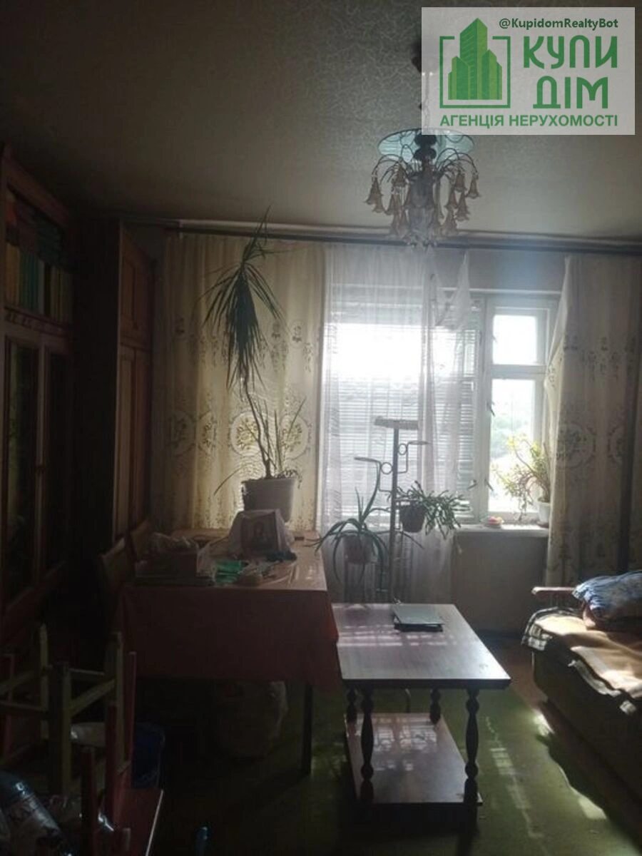 Apartments for sale 2 rooms, 51 m², 6th fl./9 floors. Vokzalna , Kropyvnytskyy. 