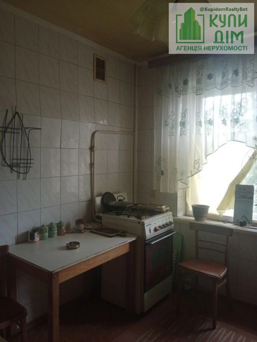 Apartments for sale 2 rooms, 51 m², 6th fl./9 floors. Vokzalna , Kropyvnytskyy. 