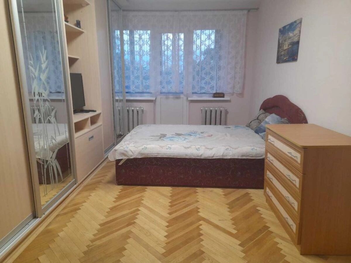 Apartment for rent 2 rooms, 48 m², 5th fl./5 floors. Solomyanskyy rayon, Kyiv. 