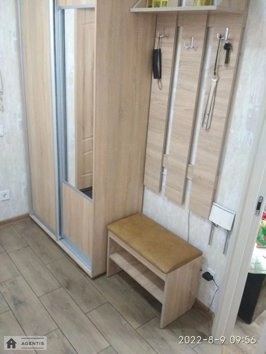 Здам квартиру 1 кімната, 35 m², 2 пов./9 поверхів. 1, Олександра Махова вул. (Жолудєва), Київ. 