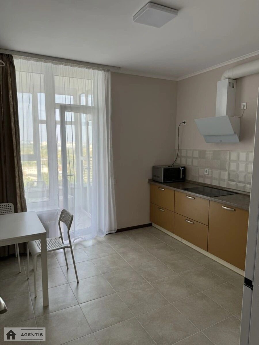 Сдам квартиру 1 комната, 43 m², 18 эт./25 этажей. Соломенский район, Киев. 