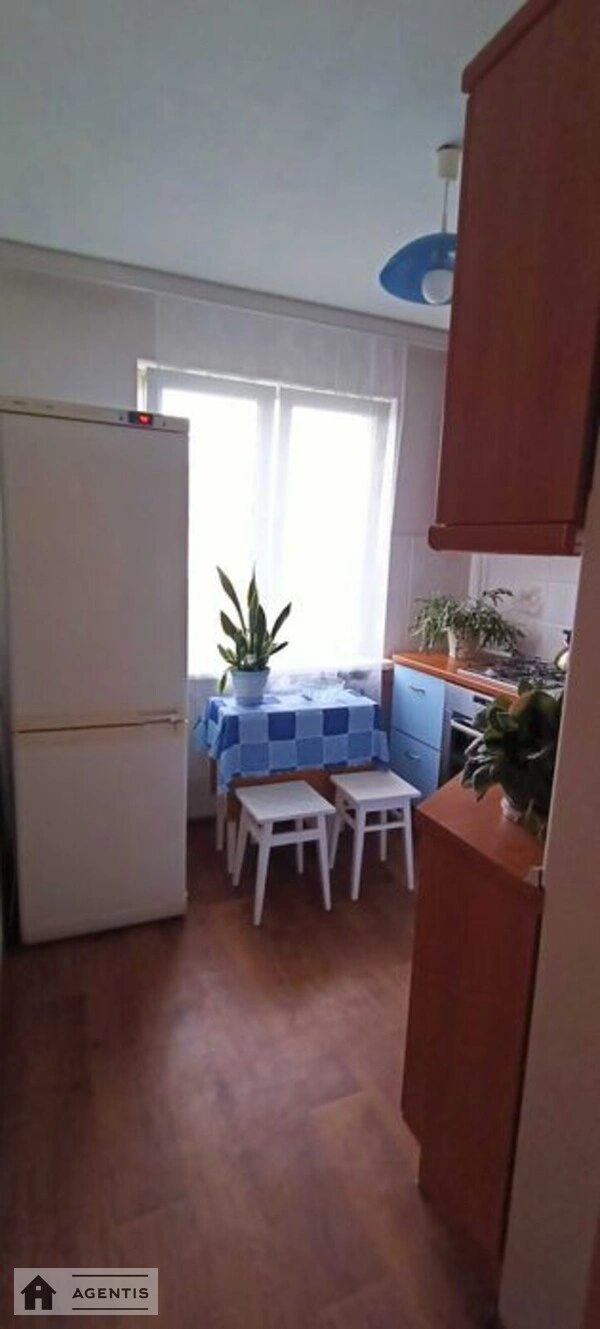 Apartment for rent 2 rooms, 47 m², 5th fl./5 floors. Akademika Biletskoho vul., Kyiv. 