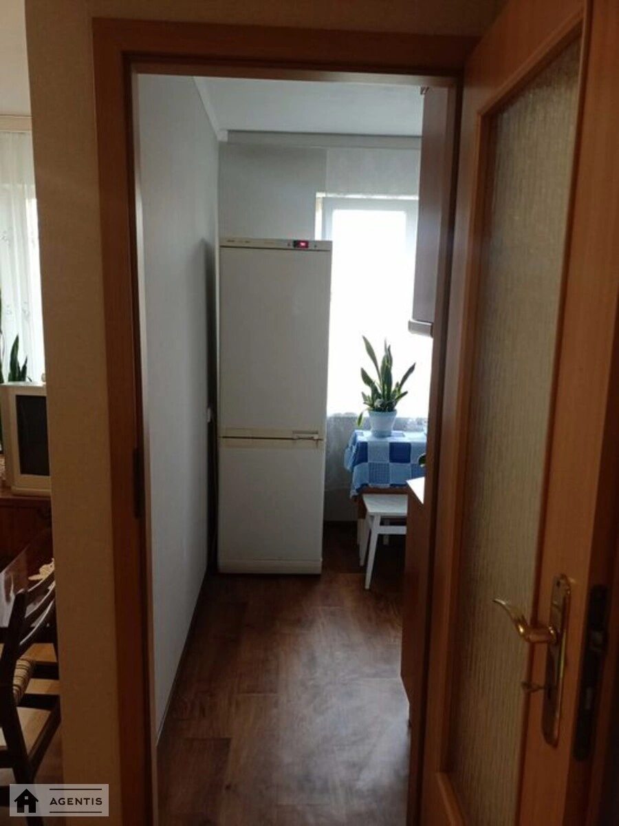 Apartment for rent 2 rooms, 47 m², 5th fl./5 floors. Akademika Biletskoho vul., Kyiv. 