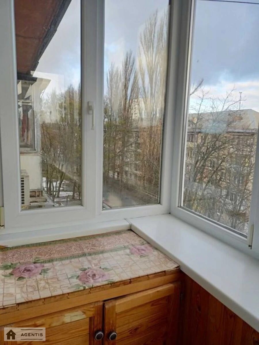 Apartment for rent 2 rooms, 47 m², 5th fl./5 floors. Akademika Biletskoho vul., Kyiv. 