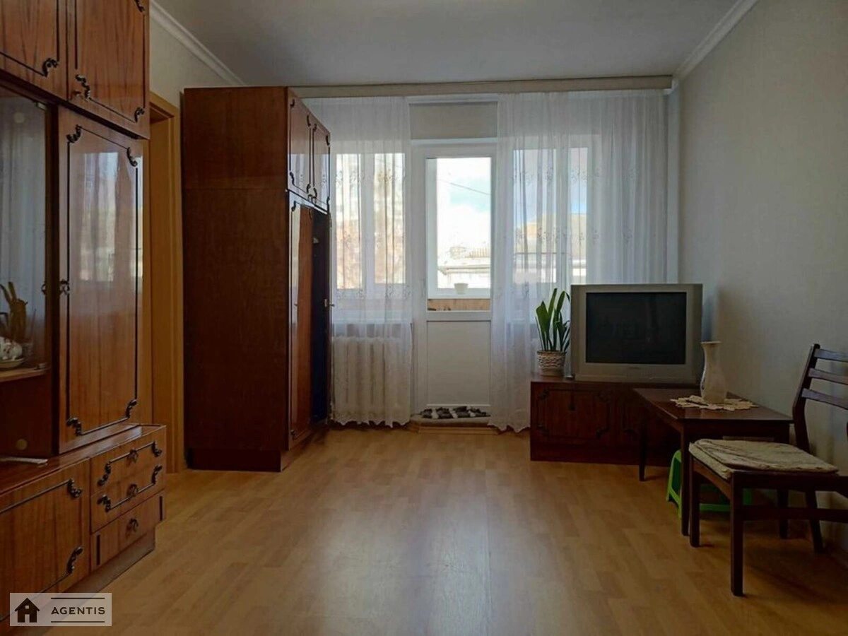 Apartment for rent 2 rooms, 47 m², 5th fl./5 floors. Akademika Biletskoho vul., Kyiv. 