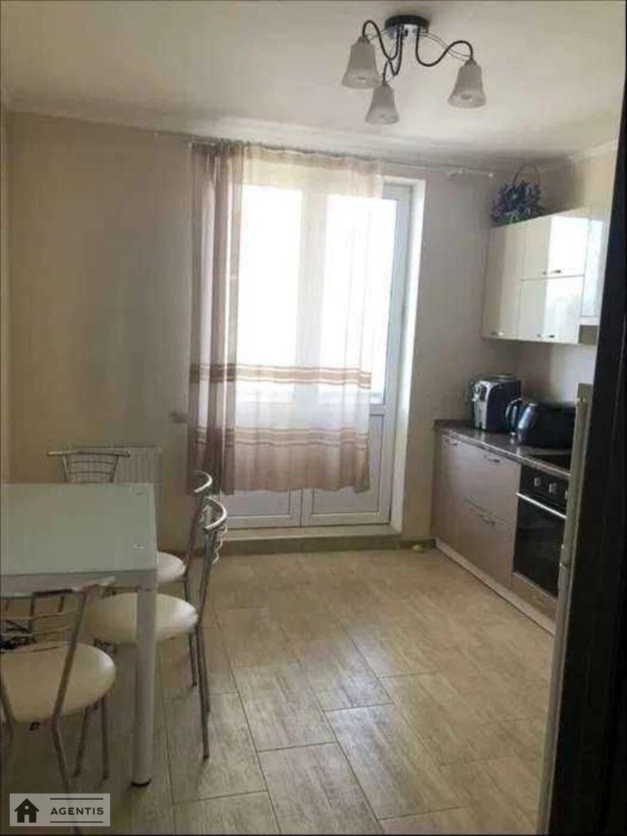 Сдам квартиру 1 комната, 39 m², 4 эт./9 этажей. 32, Академіка Глушкова просп., Киев. 