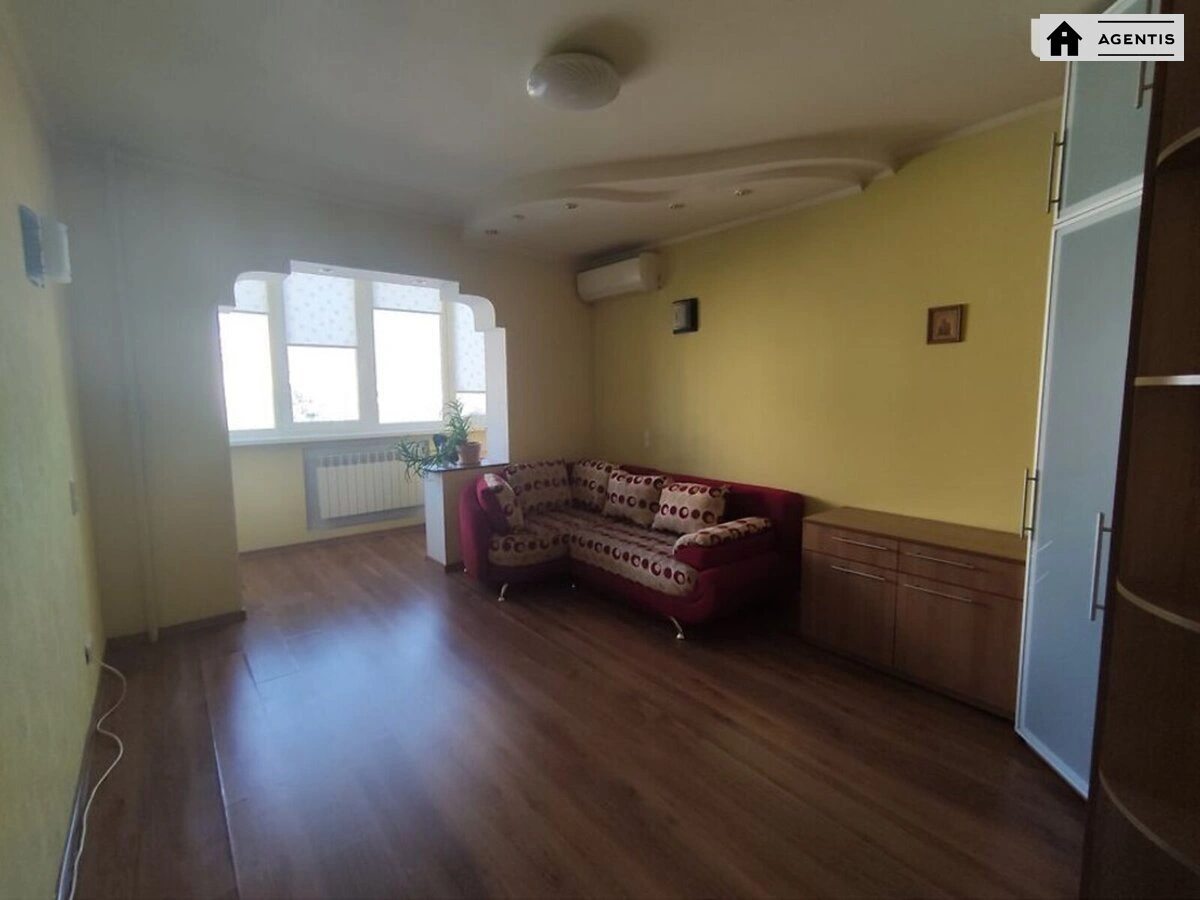 Сдам квартиру 2 комнаты, 70 m², 7 эт./9 этажей. 23, Якуба Коласа 23, Киев. 