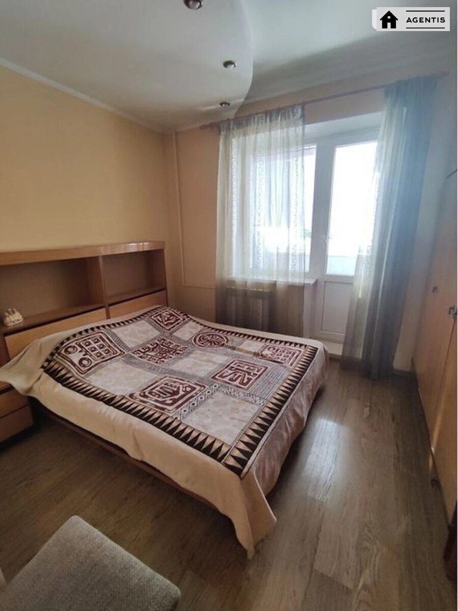 Сдам квартиру 2 комнаты, 70 m², 7 эт./9 этажей. 23, Якуба Коласа 23, Киев. 