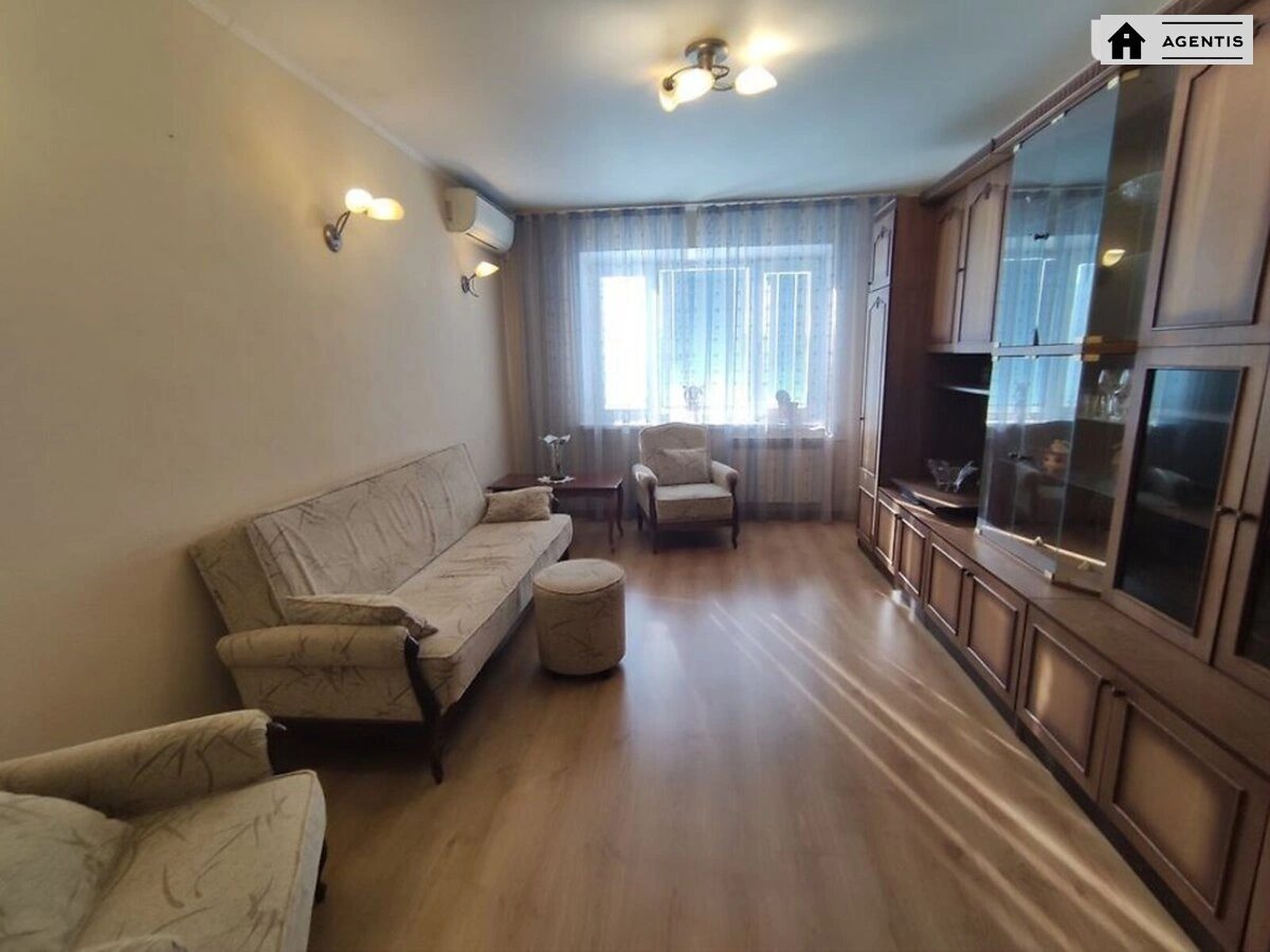 Сдам квартиру 2 комнаты, 70 m², 7 эт./9 этажей. 23, Якуба Коласа 23, Киев. 