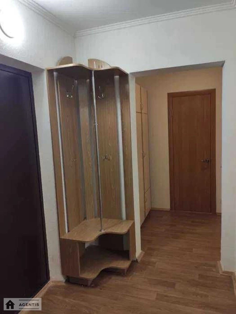 Сдам квартиру 1 комната, 38 m², 3 эт./14 этажей. 6, Генерала Наумова вул., Киев. 