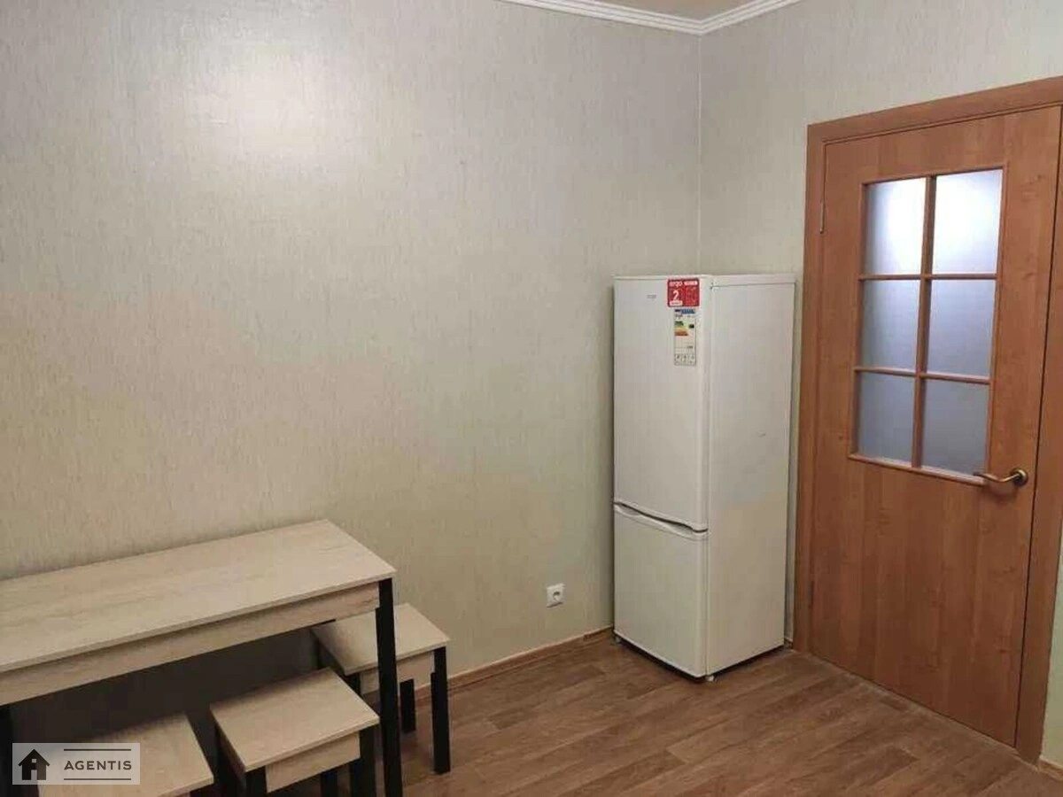 Apartment for rent 1 room, 38 m², 3rd fl./14 floors. 6, Henerala Naumova vul., Kyiv. 