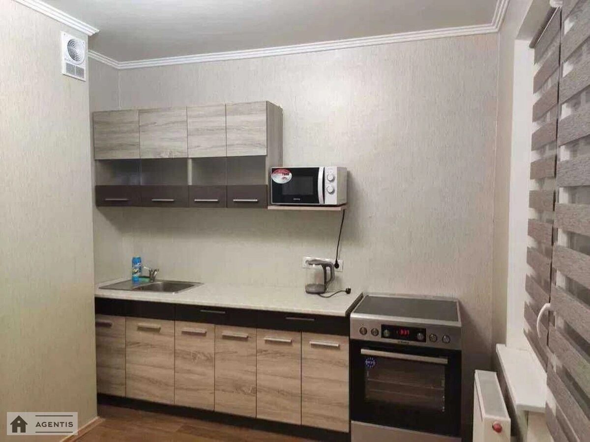 Apartment for rent 1 room, 38 m², 3rd fl./14 floors. 6, Henerala Naumova vul., Kyiv. 