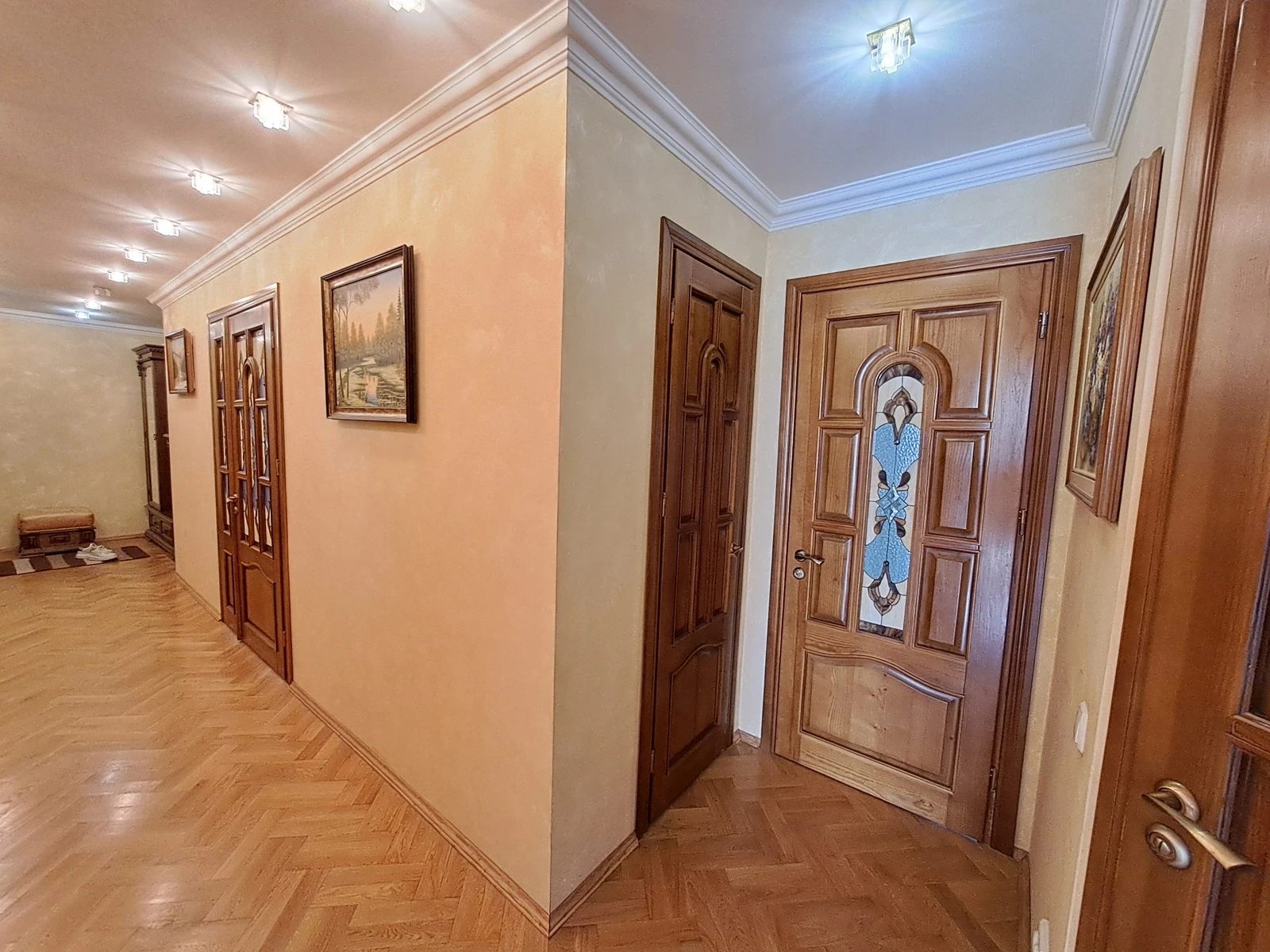 Apartments for sale 3 rooms, 92 m², 4th fl./10 floors. Lvivska vul., Ternopil. 