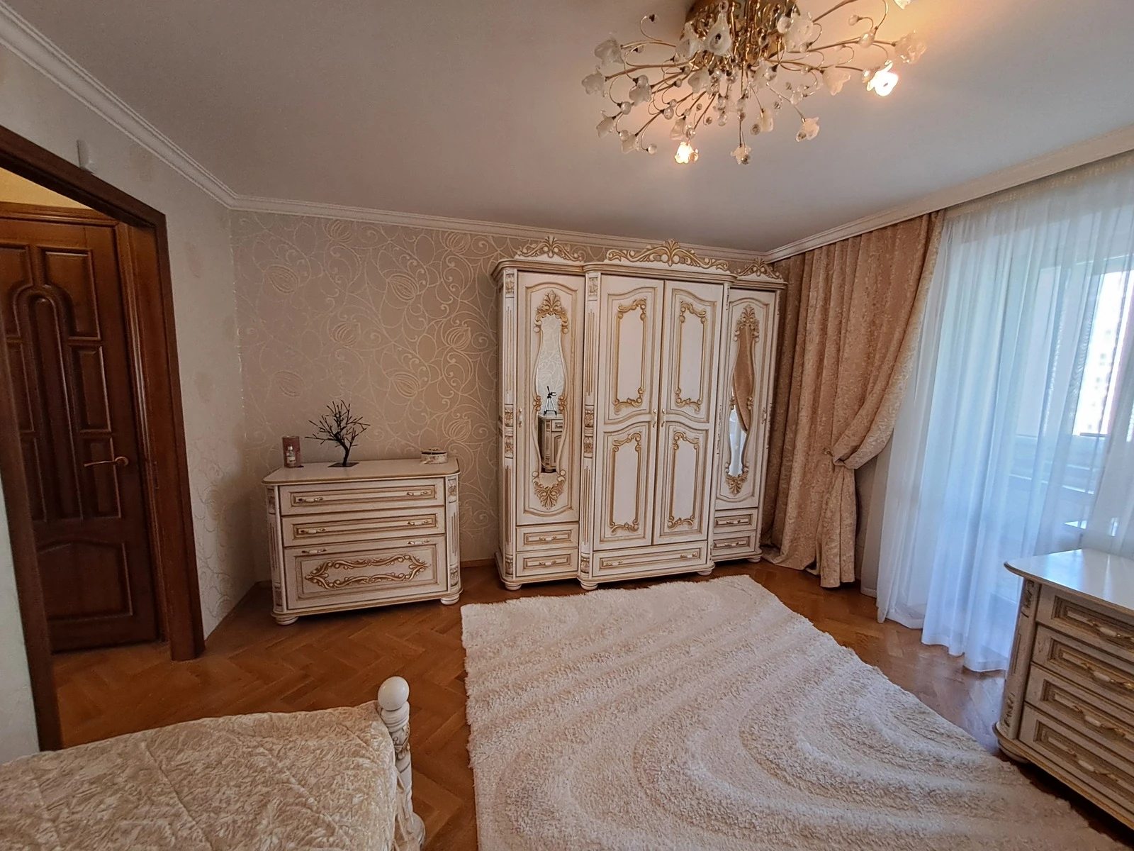 Apartments for sale 3 rooms, 92 m², 4th fl./10 floors. Lvivska vul., Ternopil. 