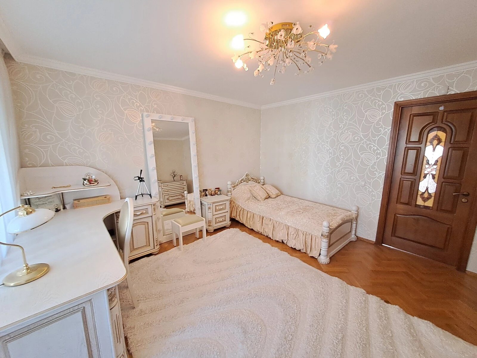 Apartments for sale 3 rooms, 92 m², 4th fl./10 floors. Lvivska vul., Ternopil. 