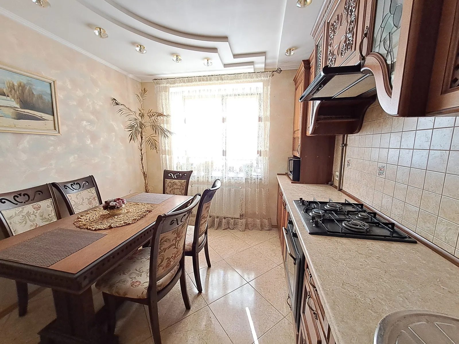 Apartments for sale 3 rooms, 92 m², 4th fl./10 floors. Lvivska vul., Ternopil. 