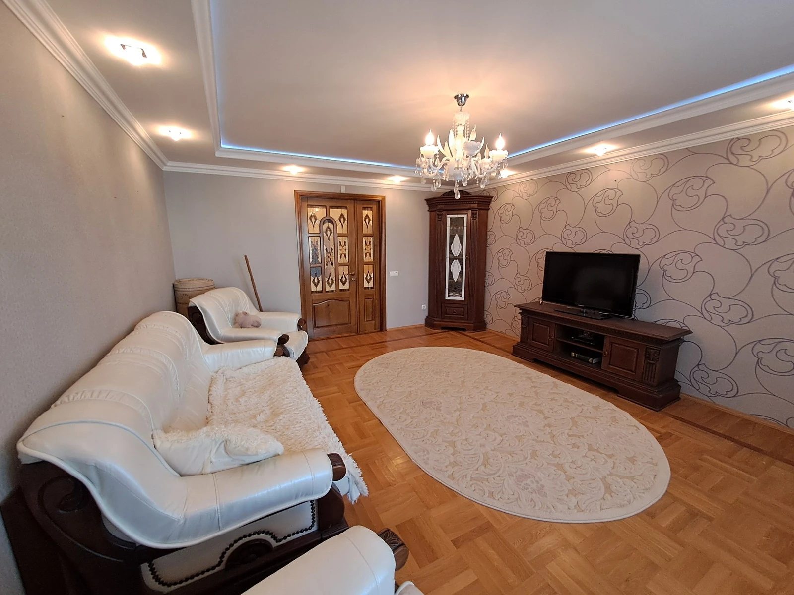 Apartments for sale 3 rooms, 92 m², 4th fl./10 floors. Lvivska vul., Ternopil. 