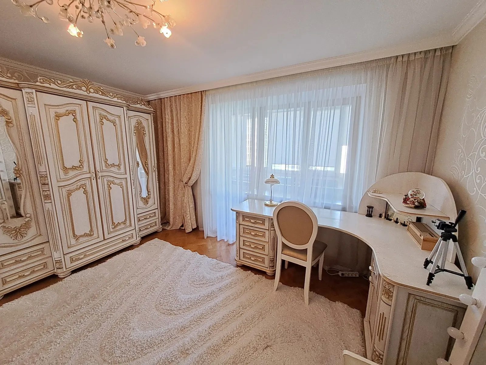 Apartments for sale 3 rooms, 92 m², 4th fl./10 floors. Lvivska vul., Ternopil. 