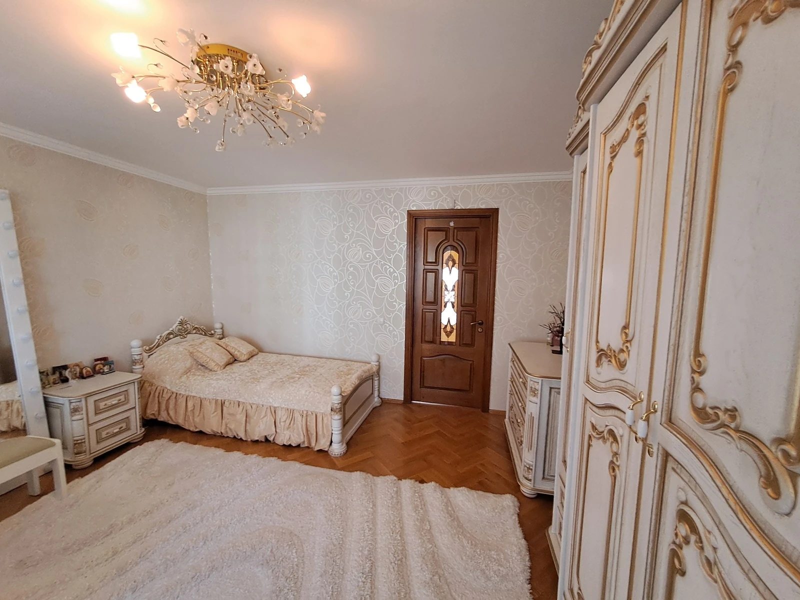 Apartments for sale 3 rooms, 92 m², 4th fl./10 floors. Lvivska vul., Ternopil. 