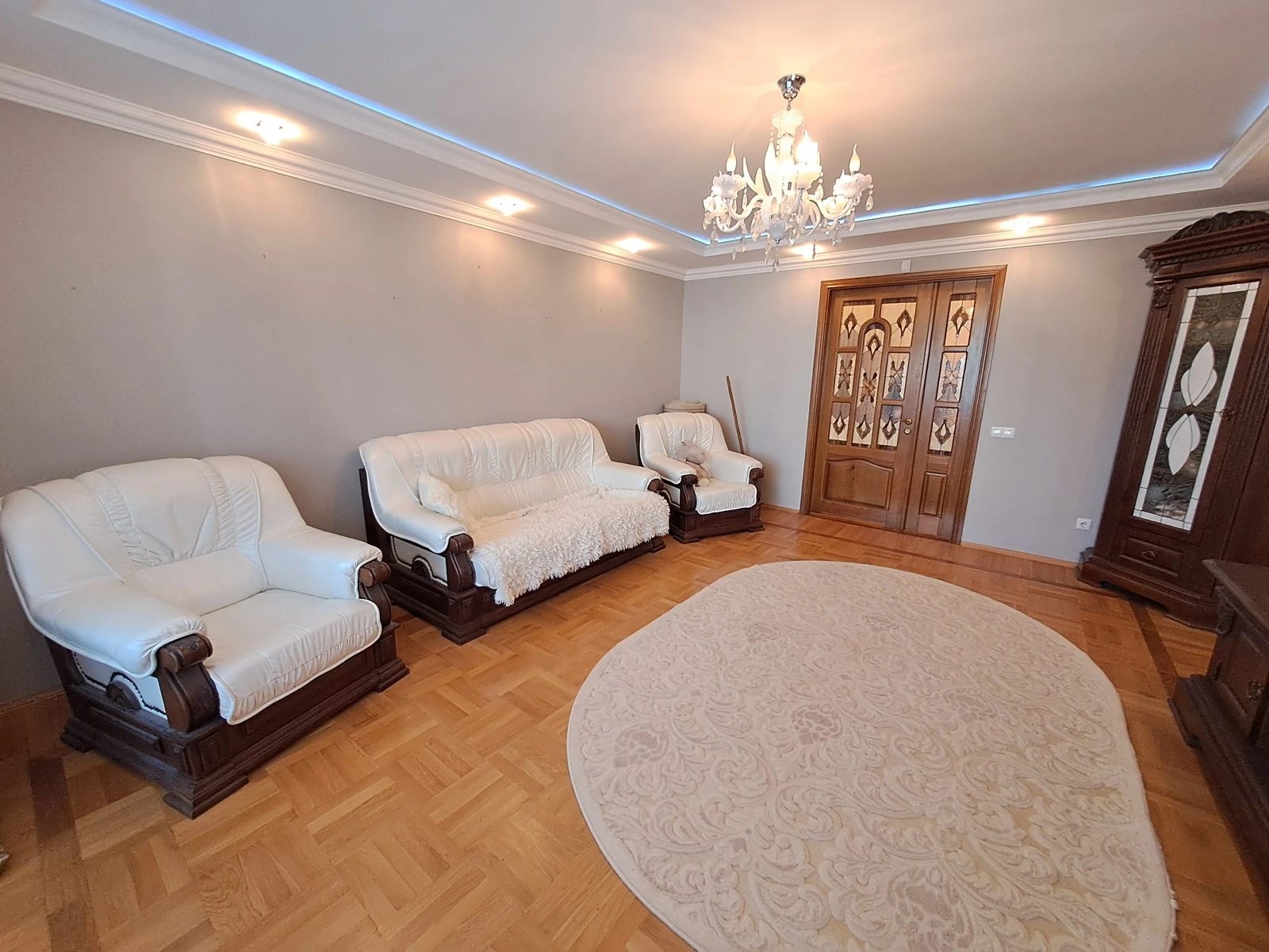 Apartments for sale 3 rooms, 92 m², 4th fl./10 floors. Lvivska vul., Ternopil. 