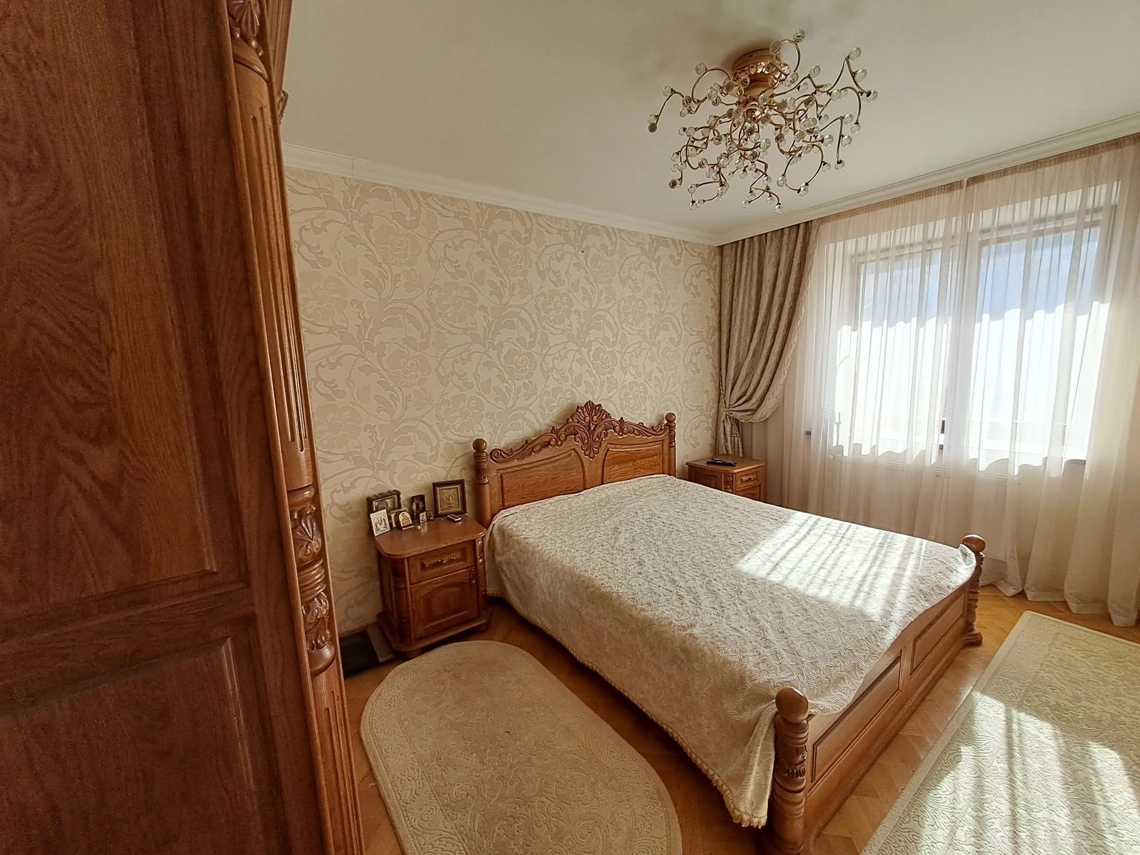 Apartments for sale 3 rooms, 92 m², 4th fl./10 floors. Lvivska vul., Ternopil. 