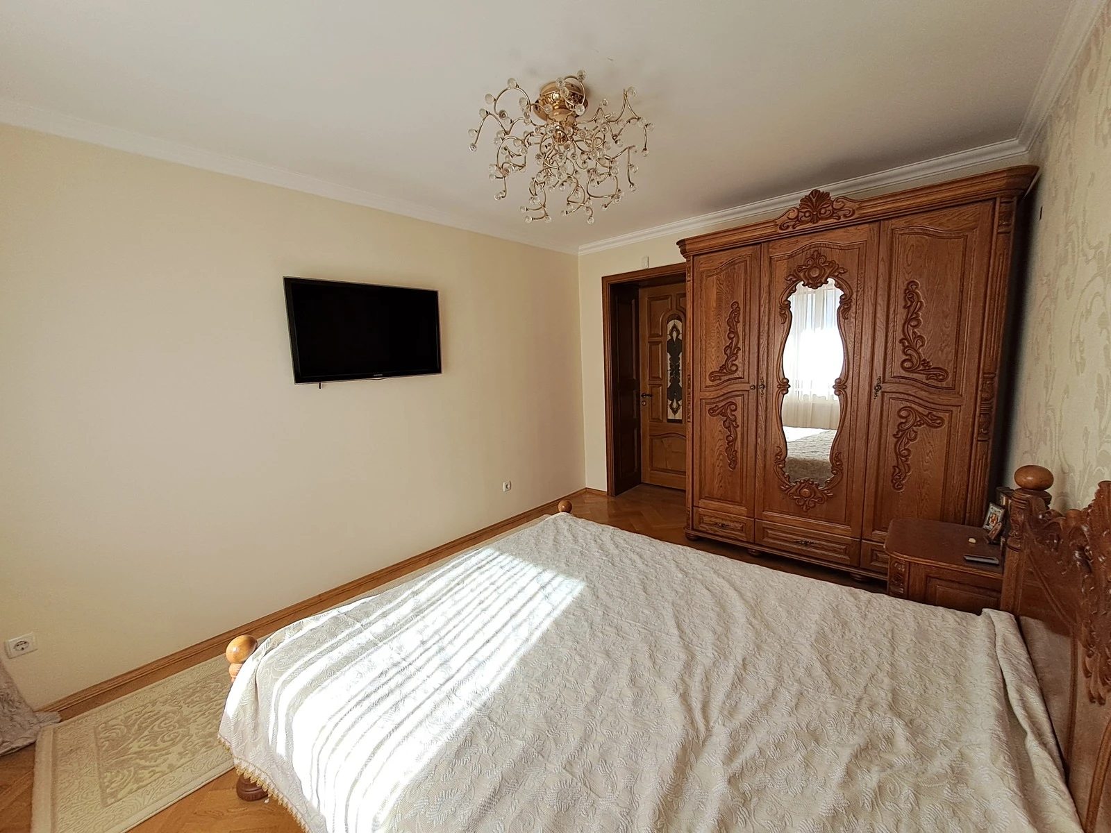 Apartments for sale 3 rooms, 92 m², 4th fl./10 floors. Lvivska vul., Ternopil. 