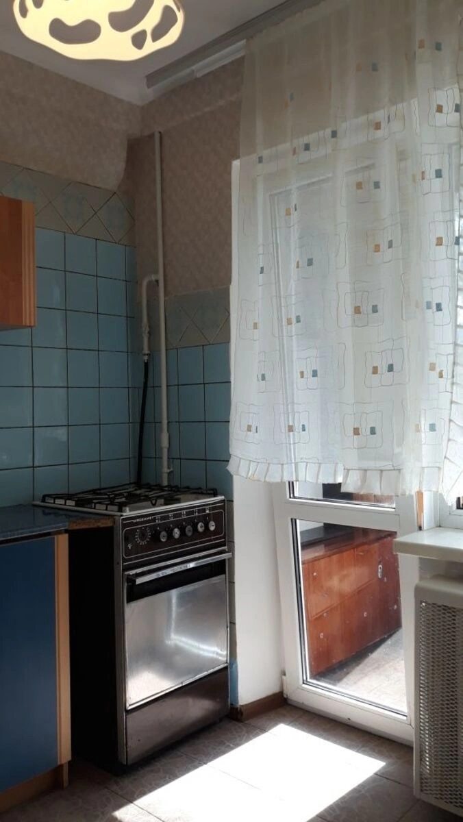 Здам квартиру 1 кімната, 31 m², 3 пов./9 поверхів. 92, Правди 92, Київ. 