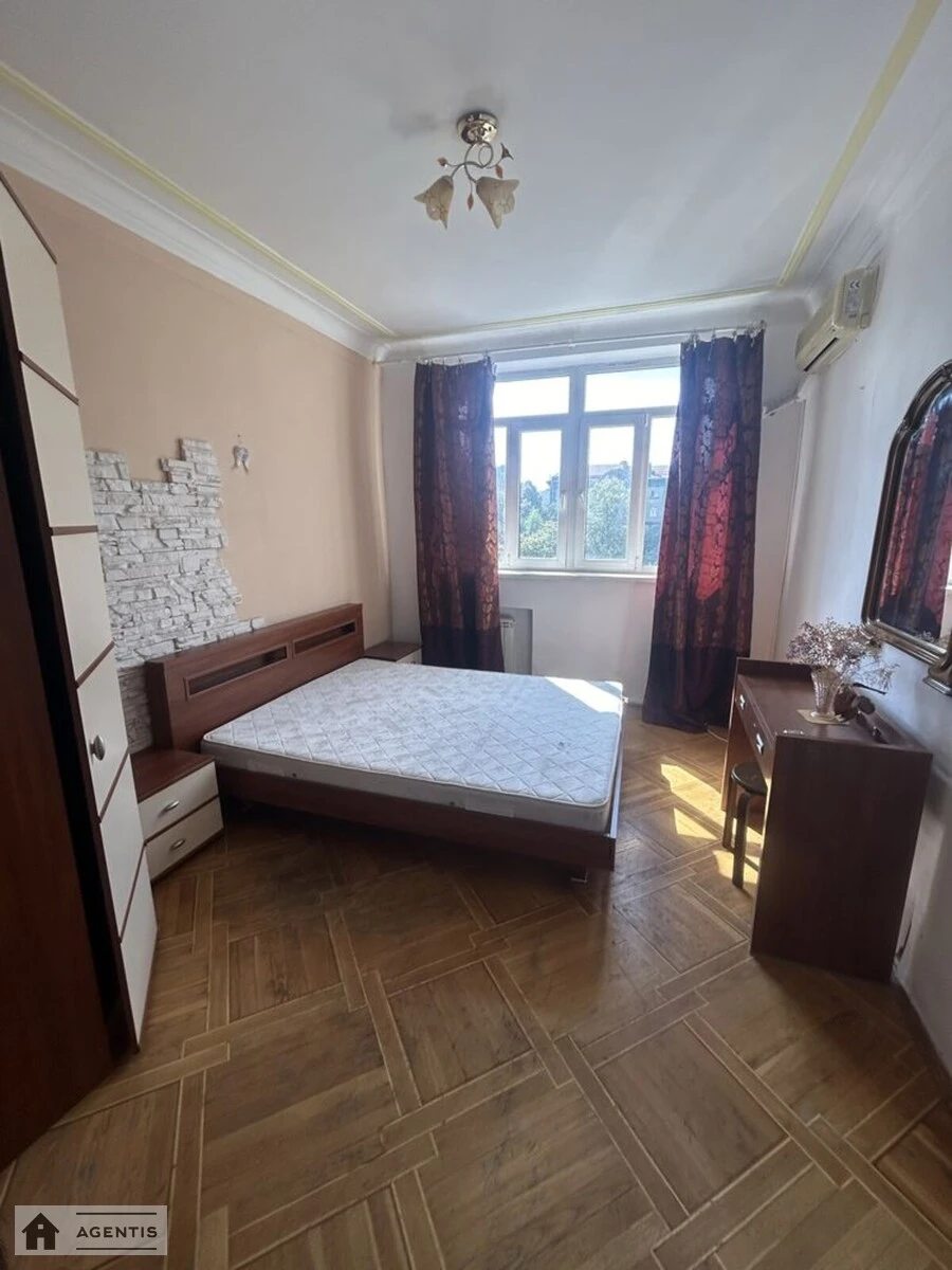 Apartment for rent 3 rooms, 70 m², 4th fl./5 floors. 6, Prorizna 6, Kyiv. 